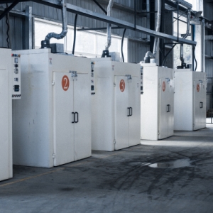Vulcanizing equipment: Forms flexible, wear-resistant silicone seals with tight sealing performance and excellent anti-aging property.