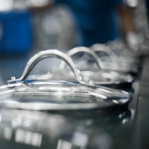 Assembly line operation: Full inspections from assembly to packaging to guarantee product quality.