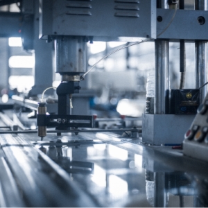Automatic glass cutting: High precision for consistent dimensions and minimal errors.